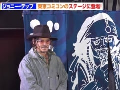 Johnny Depp Receives a Special ONE PIECE Noren from Eiichiro Oda