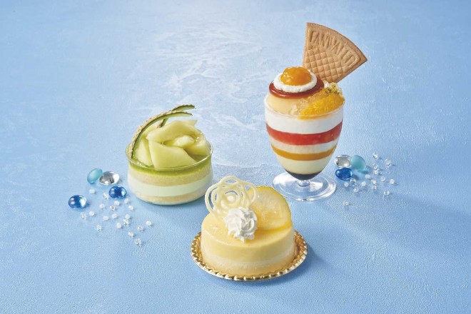 (From left) Melon Cake ~Fromage Blanc, Lemon and Mascarpone Cake, Double Pudding Mini Parfait Two Citrus Image provided by Universal Studios Japan