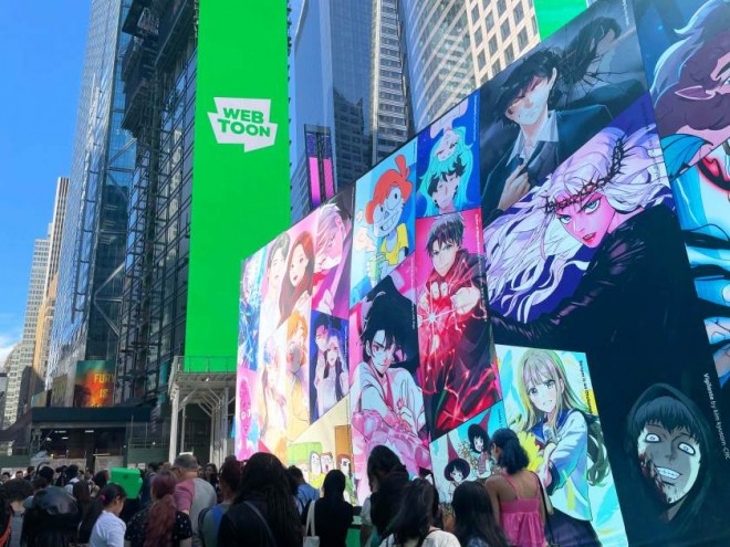 An event bustling with fans at Times Square