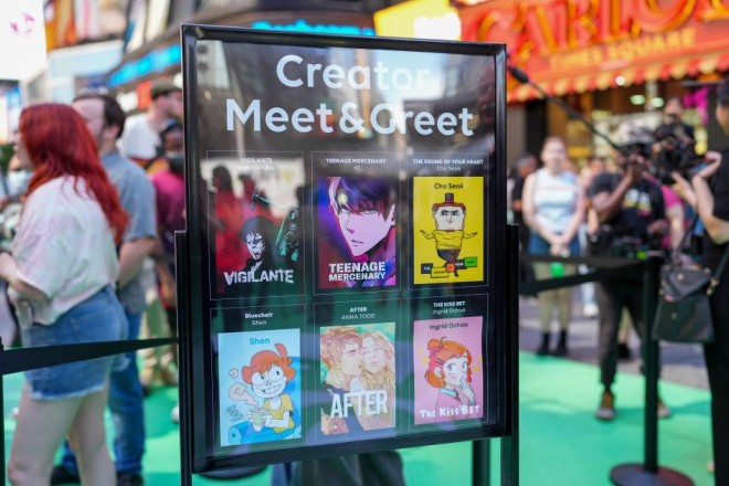 An event bustling with fans at Times Square