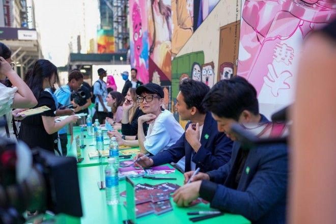 An event bustling with fans at Times Square