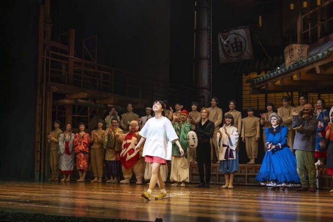 Final performance of "Spirited Away" in London (Chihiro played by Mone Kamishiraishi) curtain call photo (Photographer: Ellie Kurttz)