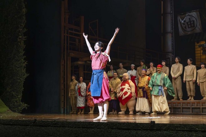 Final performance of "Spirited Away" in London (Chihiro played by Mone Kamishiraishi) curtain call photo (Photographer: Ellie Kurttz)