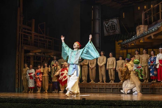 Final performance of "Spirited Away" in London (Chihiro played by Mone Kamishiraishi) curtain call photo (Photographer: Ellie Kurttz)