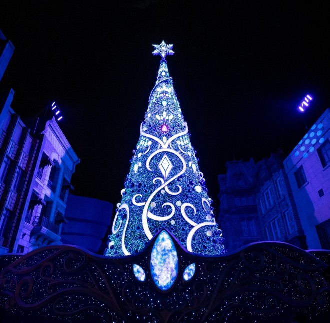 Universal Studios Japan’s 2019 Crystal Christmas Tree © Universal Studios Japan