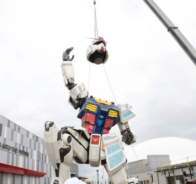 Life-size Gundam statue "RX-78F00/E Gundam" in Osaka (C) ORICON NewS inc.