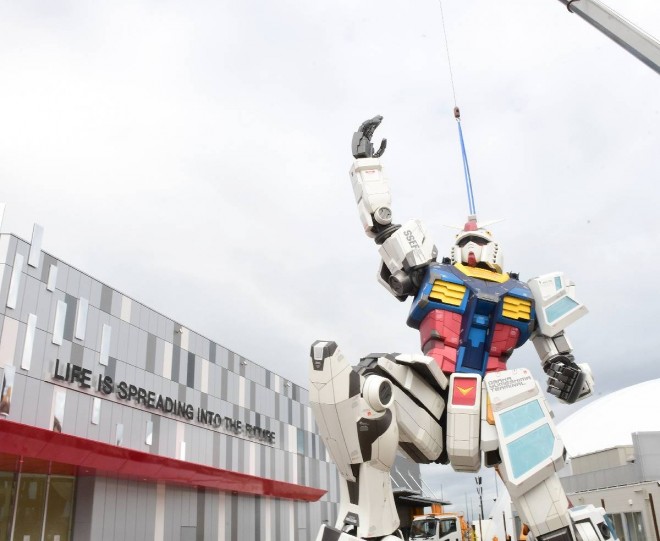 Life-size Gundam statue "RX-78F00/E Gundam" in Osaka (C) ORICON NewS inc.