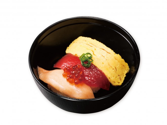 A whimsical sushi chazuke dish inspired by Chiikawa’s Episode 12 moment, exclusively at Kura Sushi’s summer campaign (Harajuku, Tokyo ©Kura Sushi/Chiikawa Project)