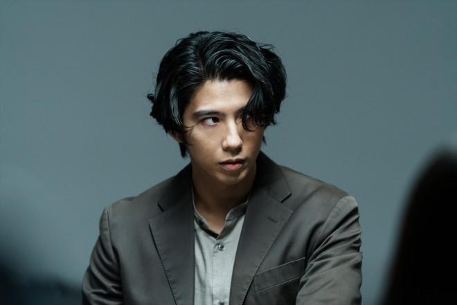 Arisu and Usagi facing dangerous game challenges in Alice in Borderland Season 3