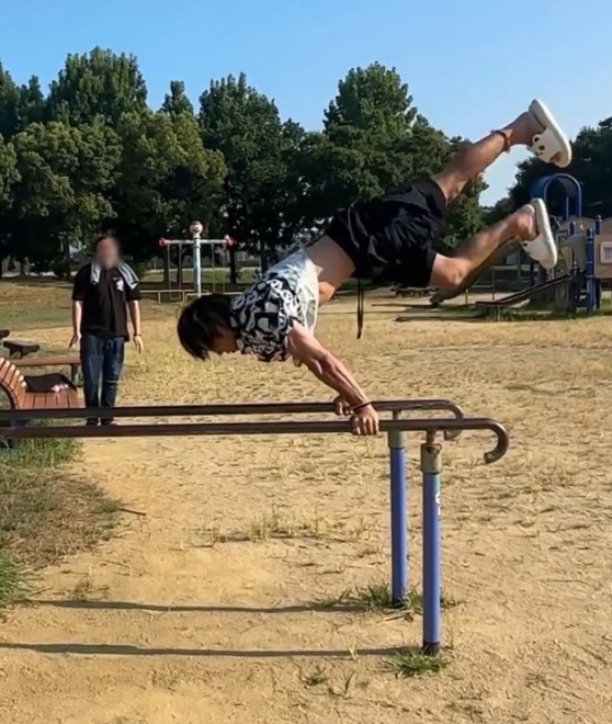 MASATO doing firefighter strength training (Instagram / @masato_antigravity)