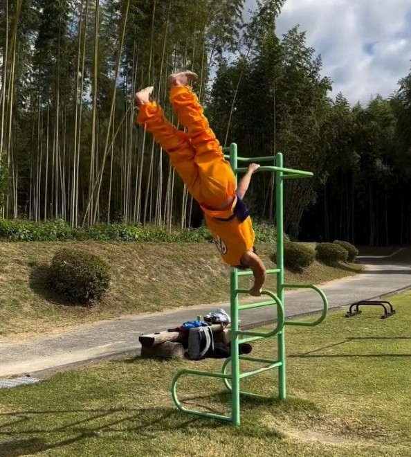 MASATO, inspired by Son Goku, masters "Buku-jutsu" (Instagram / @masato_antigravity)