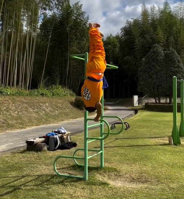 MASATO, inspired by Son Goku, masters "Buku-jutsu" (Instagram / @masato_antigravity)