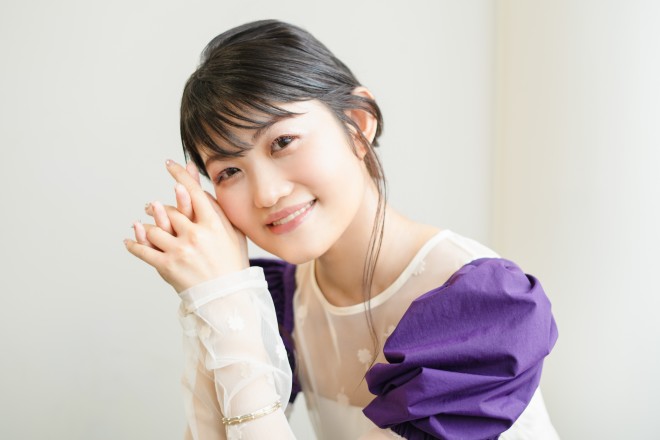 Japanese voice actress Saori Hayami, who voiced the Regulatory T Cell in the anime Cells at Work!, congratulates Nobel laureate Shimon Sakaguchi.