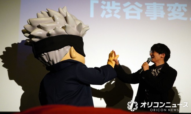 Nobunaga Shimazaki high-fives Gojo Satoru