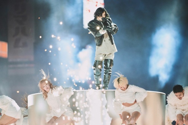 Kenshi Yonezu Delivers First Live Performance of “IRIS OUT”