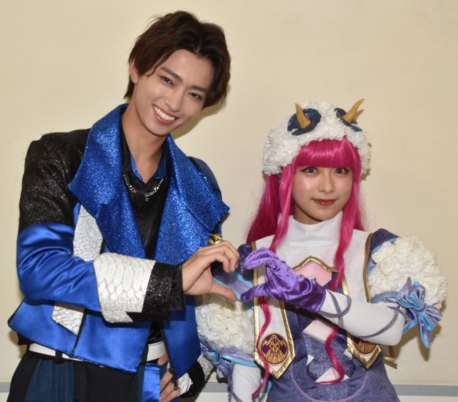 No.1 Sentai Gozyuger (from left): Hideharu Suzuki, Marupi 
