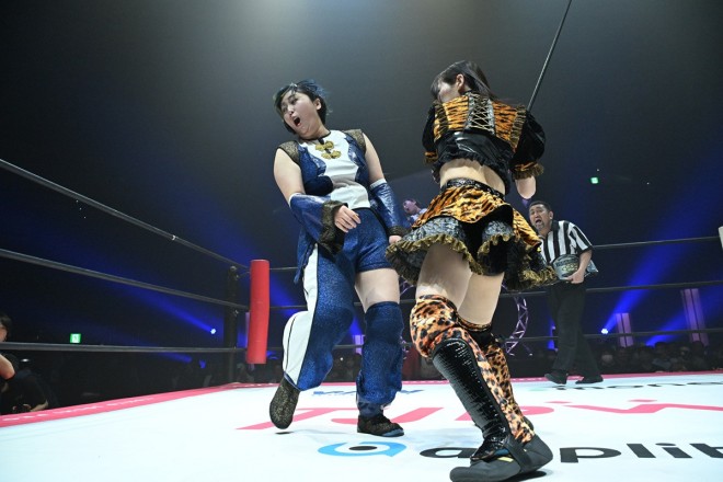 Sumire Uesaka during her pro wrestling debut