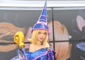 Enako fuses 3 Blue Eyes and summons "Blue-Eyed Ultimate Dragon"! First Duel in "Yu-Gi-Oh! OCG" Cosplay