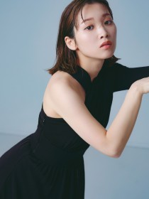 Kana Ichinose's Delicate Figure in a Black Dress: 'VOICE VISTA' Recording Cuts Revealed