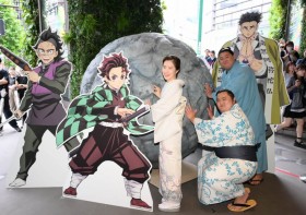 Demon Slayer: Kimetsu no Yaiba - Gyomei's Rock Pushing Challenge, Success by Sumo Wrestlers Delights Audience