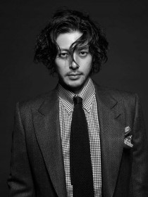 Joe Odagiri Returns for “Super Kuuga” Exhibition as Audio Guide Narrator