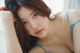 Photogenic Voice Actress Kanon Shizaki Unveils Stunning Physique in Her First Photobook: Exclusive Preview Cuts Released