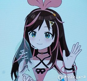 Kizuna AI Wins VTuber Award at Japan Oshikatsu Awards, Receives Trophy “Across Dimensions”